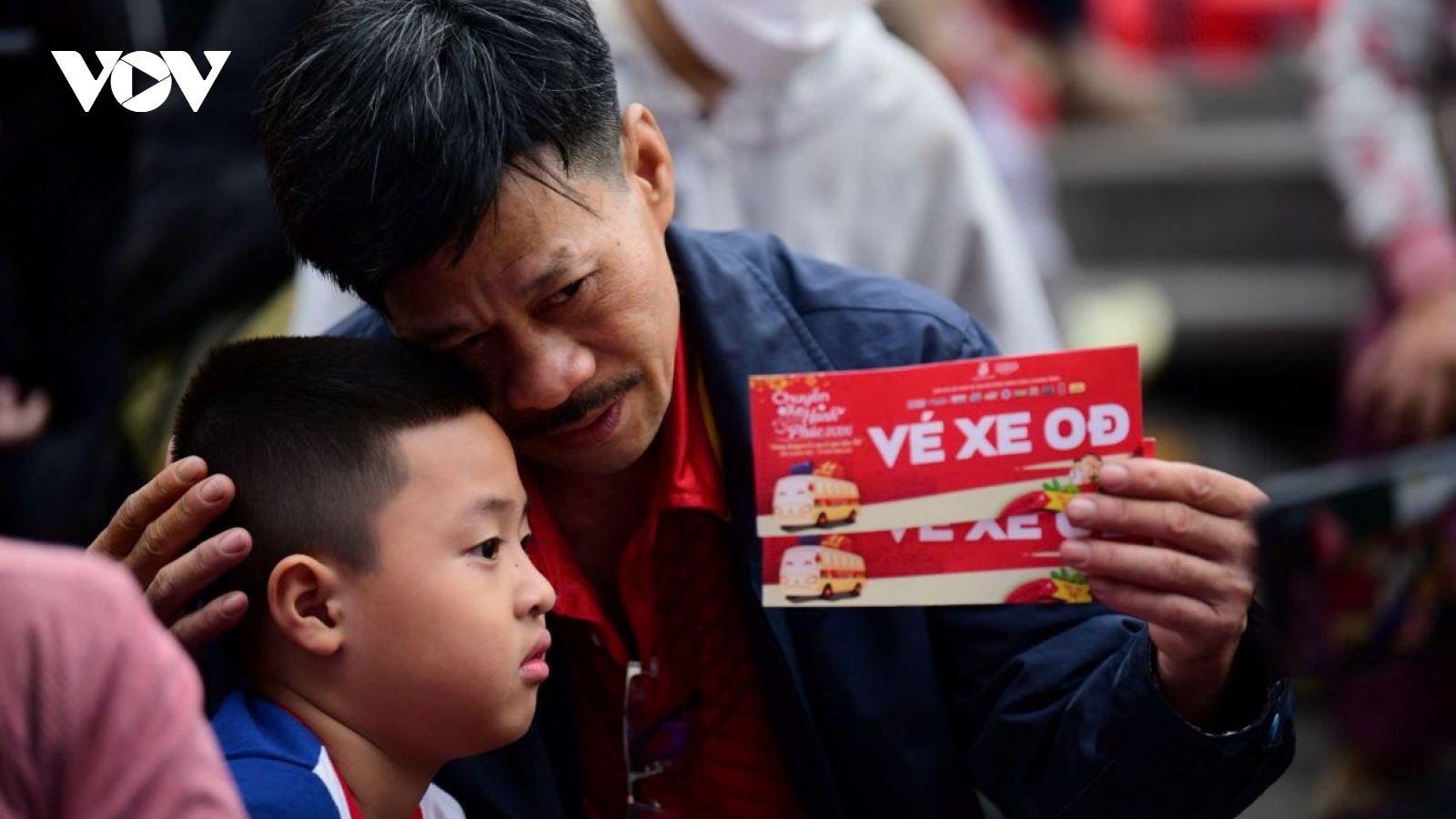 “Chuyến xe hạnh phúc” hỗ trợ người lao động về quê đón Tết